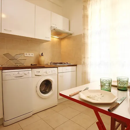 Apartman Comedie De *